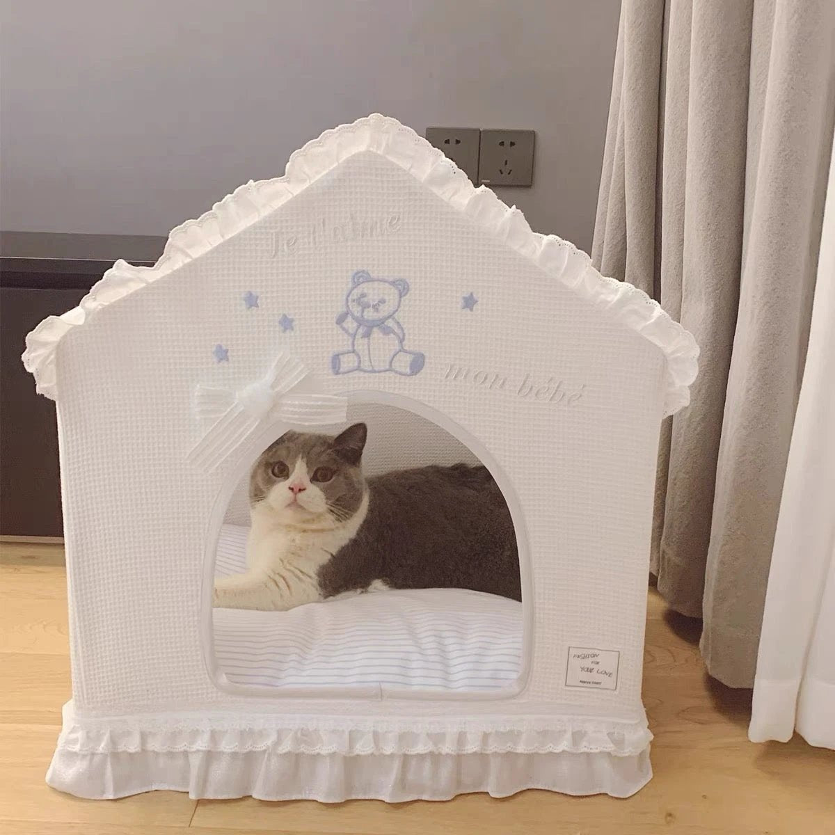 Minan White Hear House Pet Bed by Minan