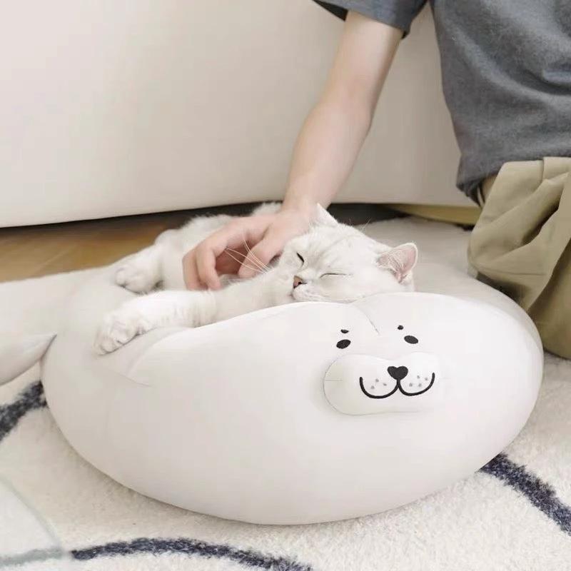 Zeze Seal Pet Bed by Zeze