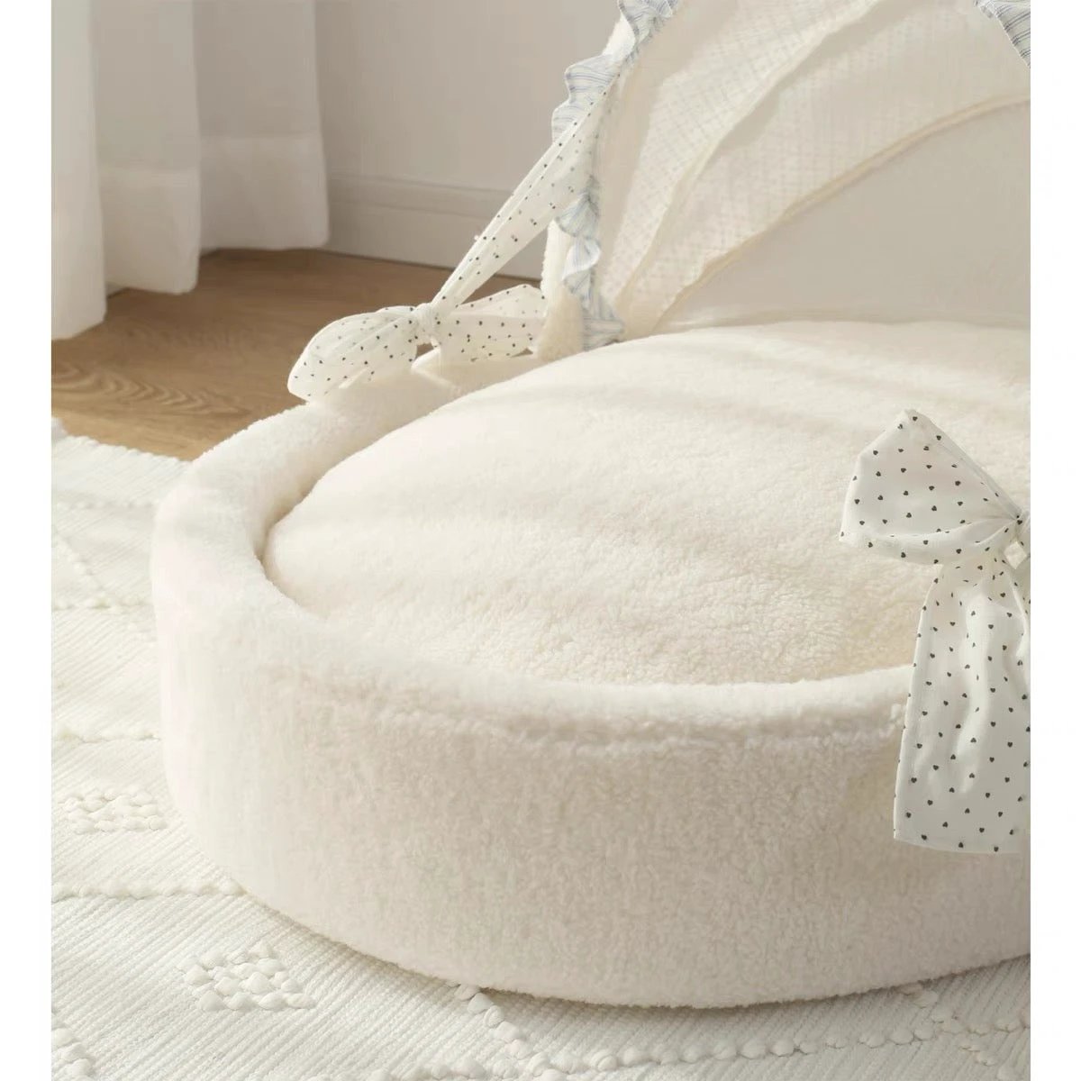 Minan White Cradle Pet Bed by Minan