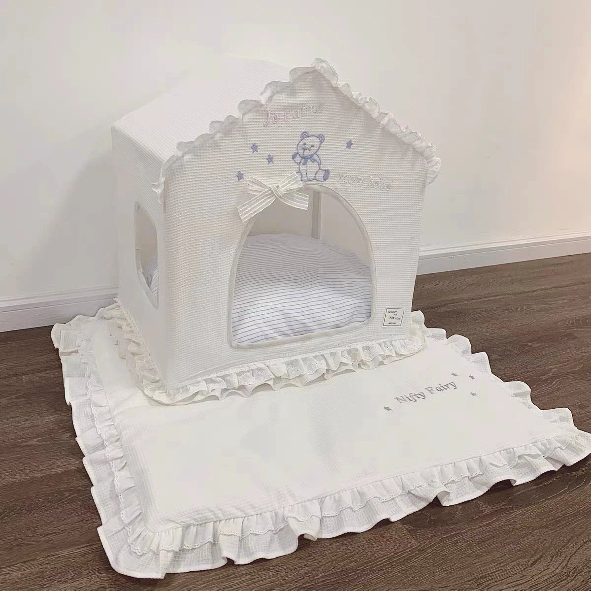 Minan White Hear House Pet Bed by Minan